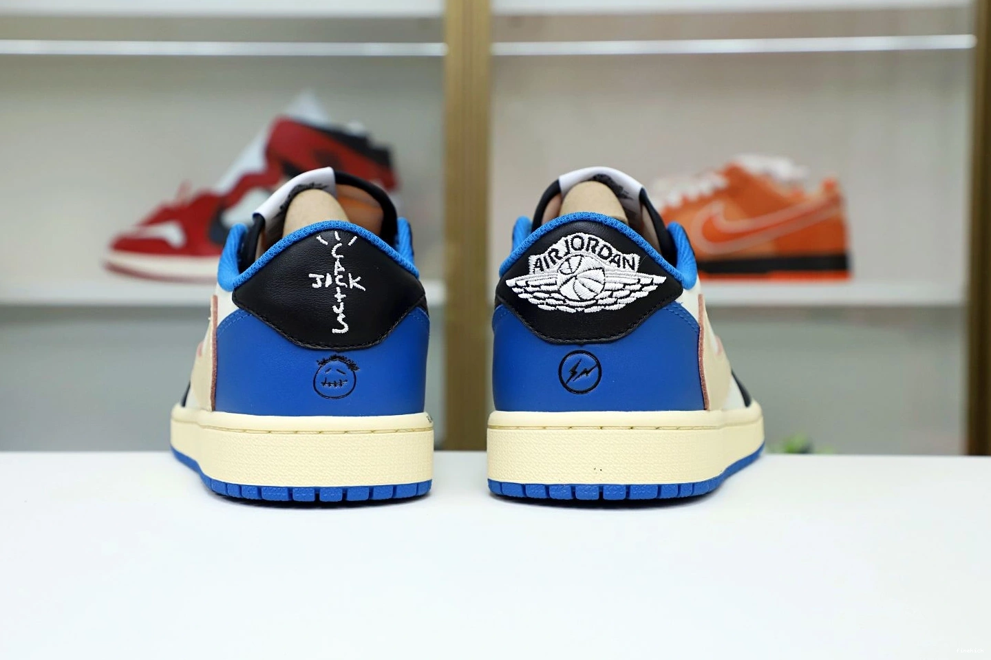 FRAGMENT TRAVIS X LOW JORDAN 1 SCOTT X AIR DESIGN 1210